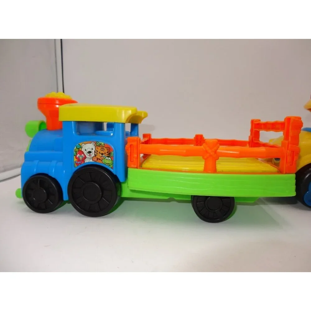 Fisher-Price Little People‎ Choo-Choo Zoo Train Conductor 3 Animals School Bus